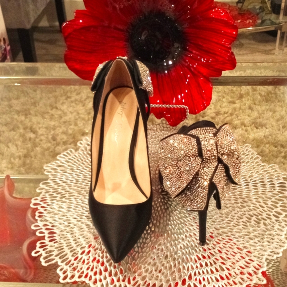 SIZE 12 BETSEY JOHNSON BLACK HEEL WITH SILVER RHINESTONE BOWTIE